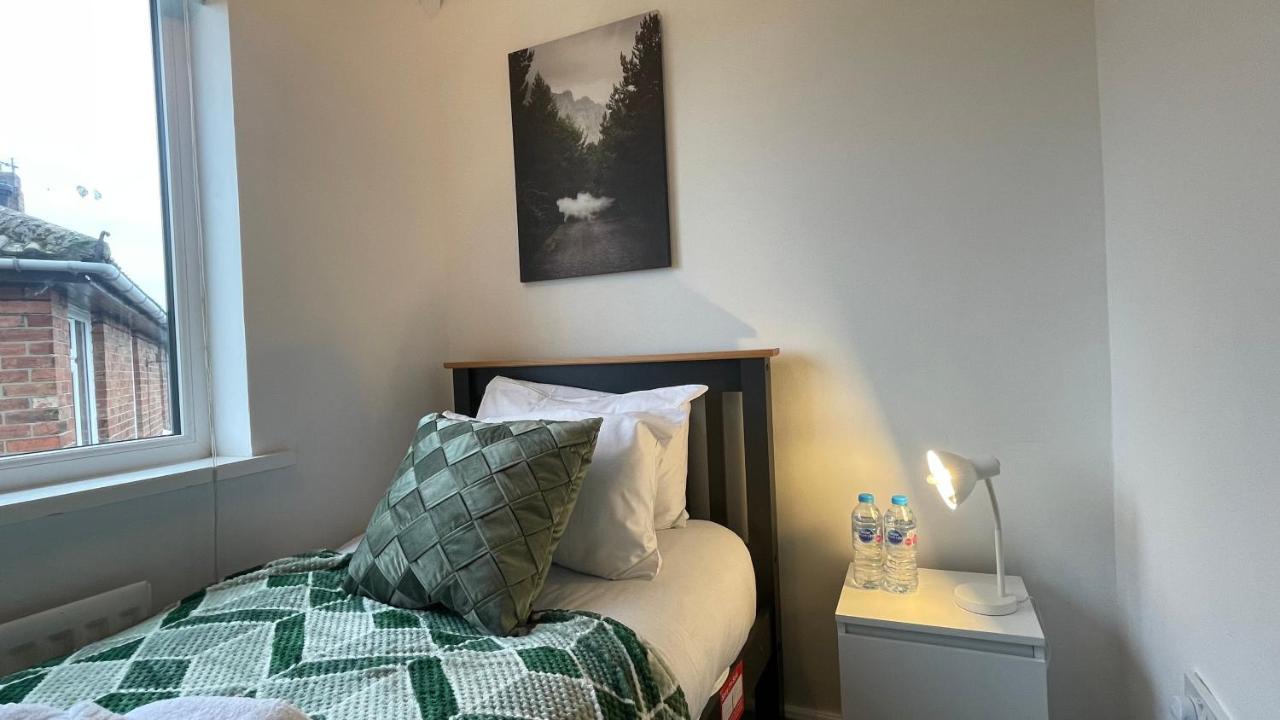 Fully Serviced Three Bed House In Durham Exterior photo